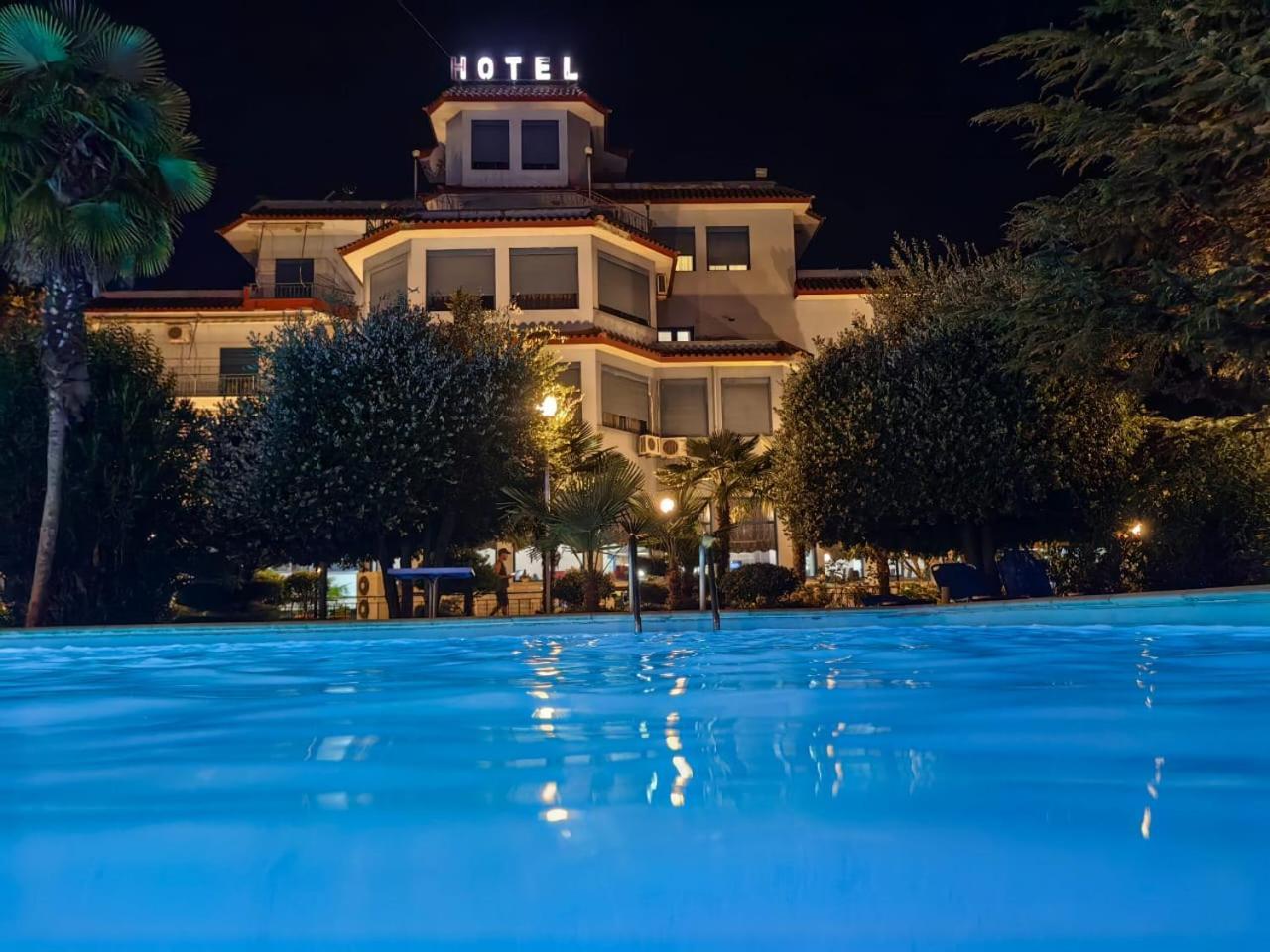 Hotel Parku I Palmave Gjirokastër Buitenkant foto