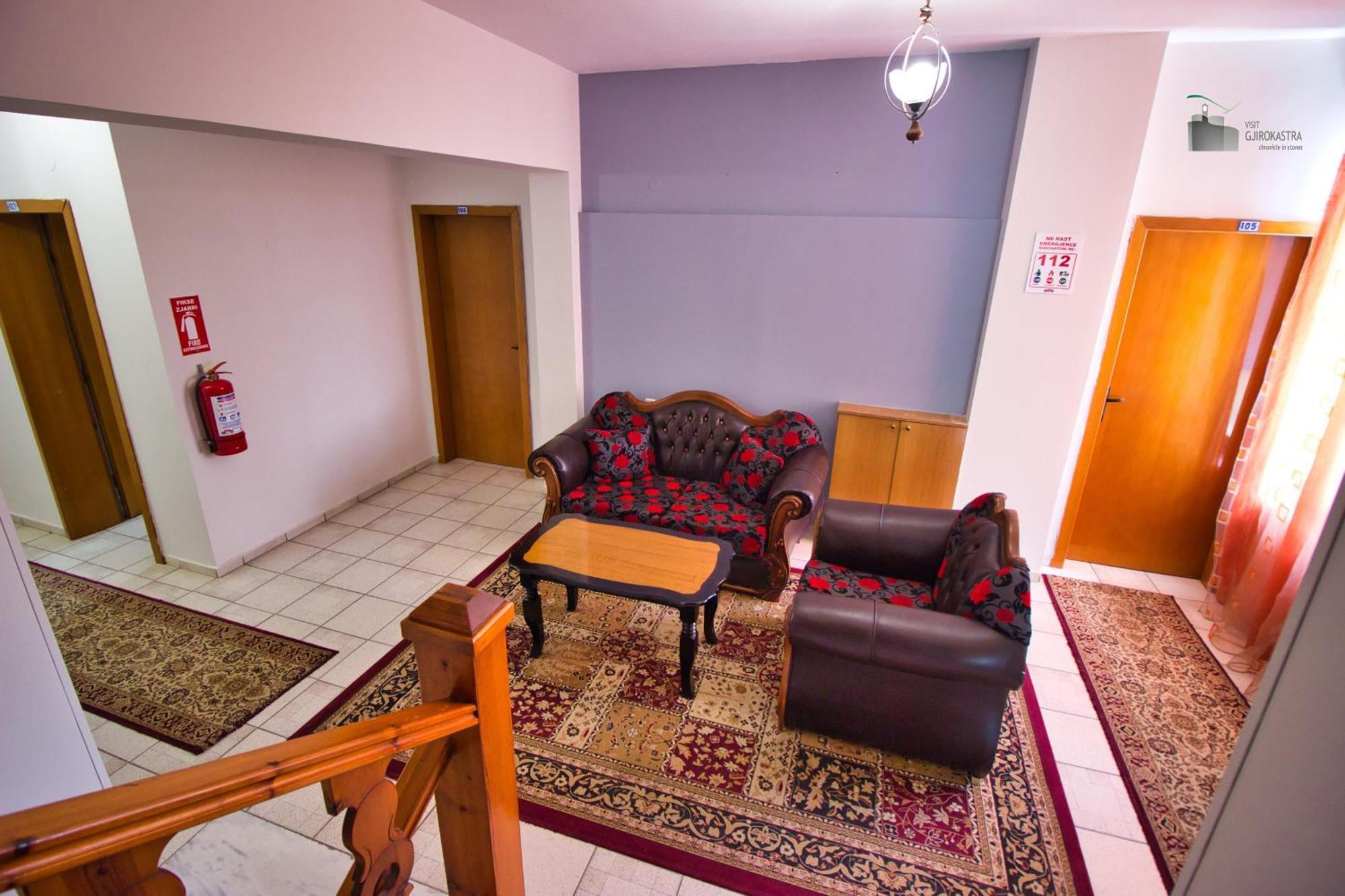 Hotel Parku I Palmave Gjirokastër Buitenkant foto
